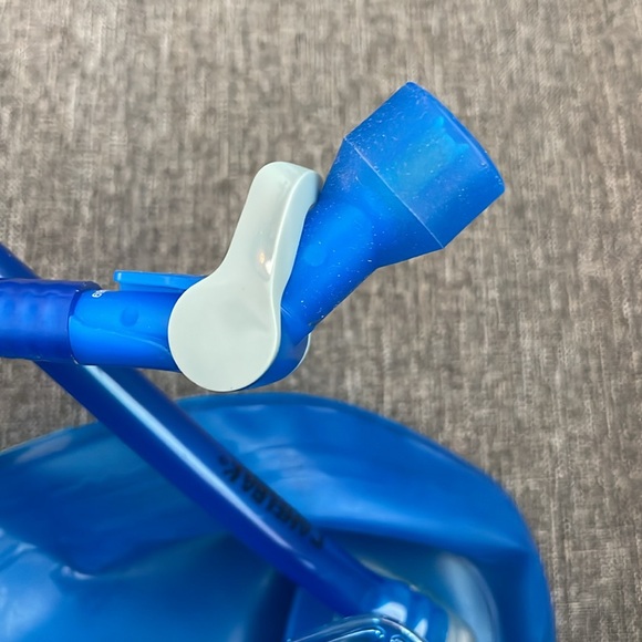 Camelpak Kid Mini Mule 50oz Hydration Pack. Blue | atomic blue/navy blue - Picture 9 of 10